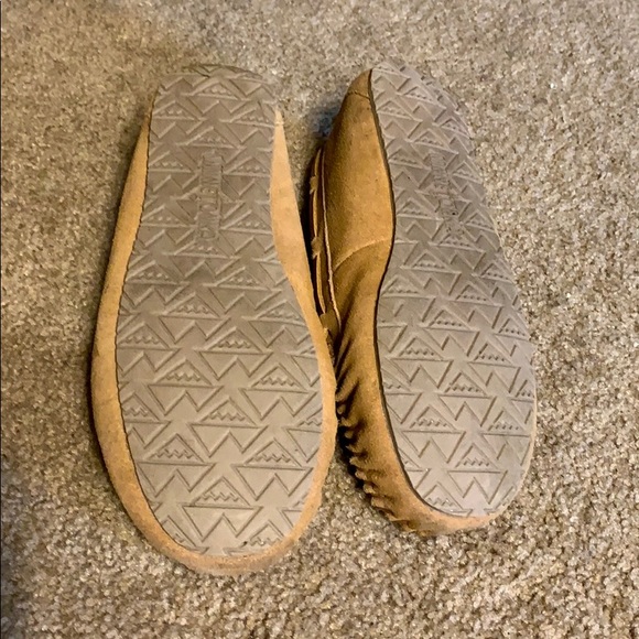 Minnetonka Women’s Moccasins - Picture 2 of 4